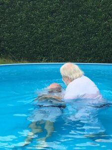 Taufe im Pool